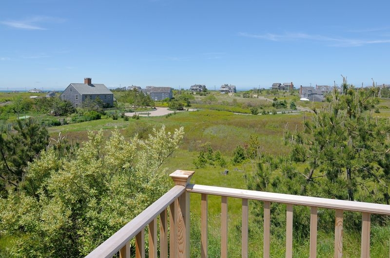 http://www.nantucketaccommodations.com/custimages/11_Alliance_Lane_exterior2.jpg