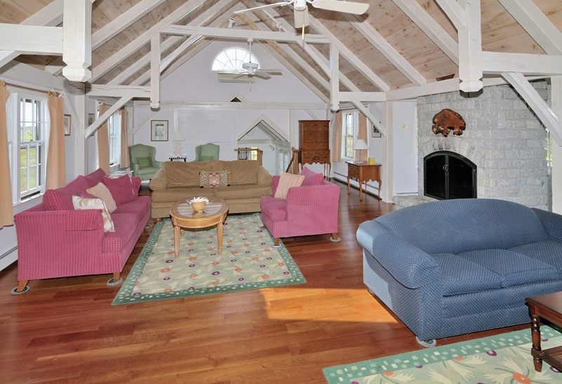 http://www.nantucketaccommodations.com/custimages/11_Alliance_Lane_lr1.jpg