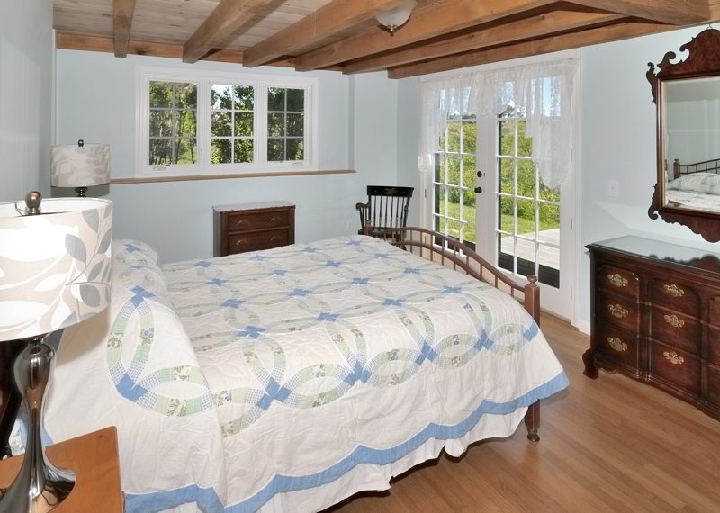 http://www.nantucketaccommodations.com/custimages/11_Alliance_Lane_queen1.jpg